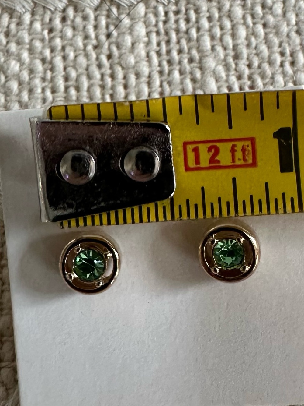 Avon Vintage 1983 Simulated Peridot Birthstone Stud Earrings - Green NIB - Picture 10 of 11